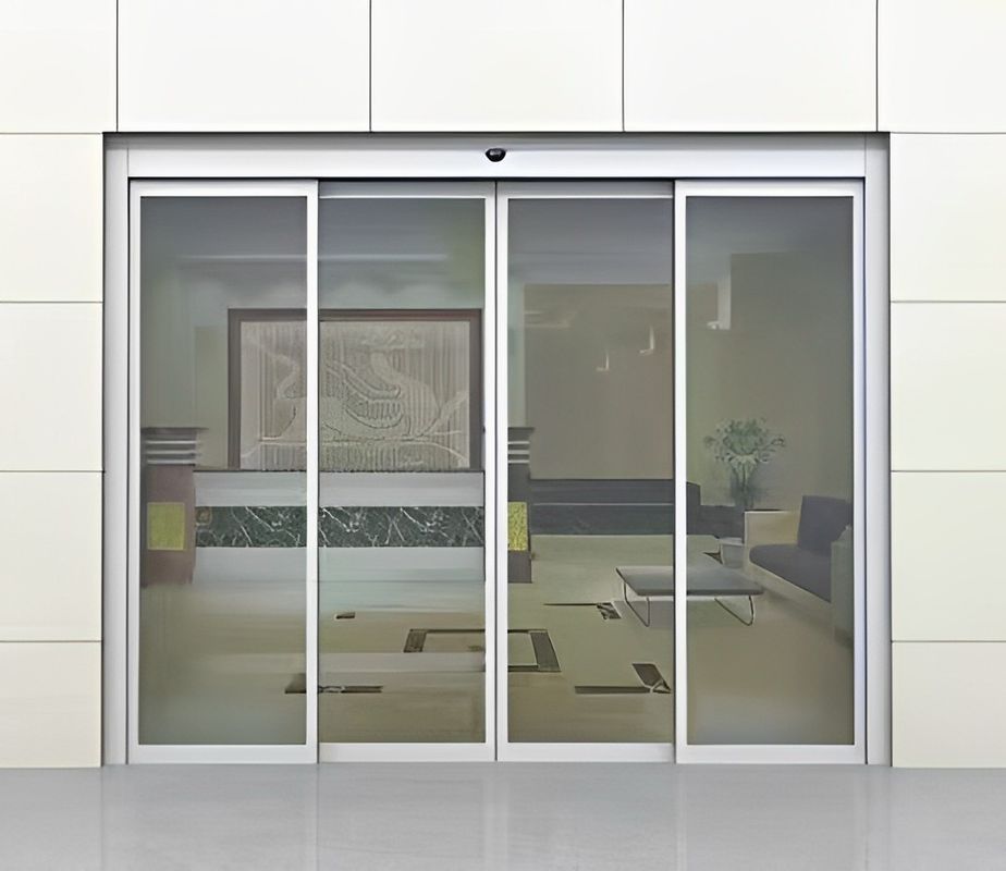 Operador automático de portas deslizantes, operador automático de portas de abertura e fechamento