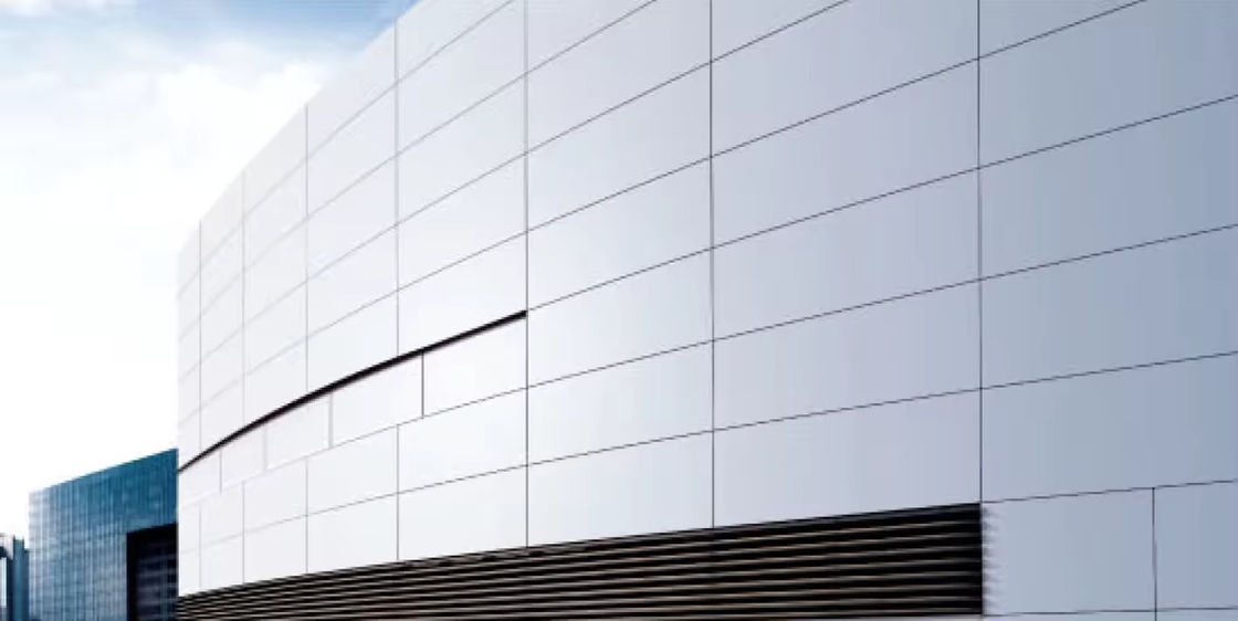 Exterior revestido com revestimento de alumínio branco com isolamento térmico K=2,0-3,0W/(m2·K)