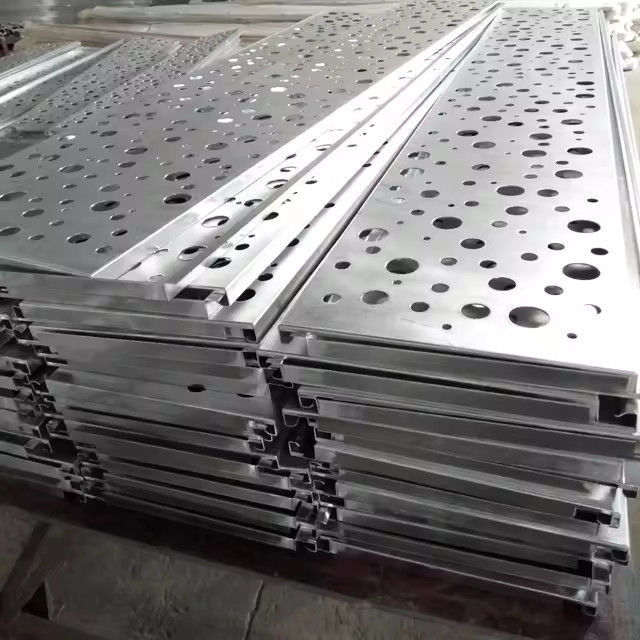 Painel de alumínio composto de isolamento acústico com alta resistência à corrosão 2440 mm de comprimento
