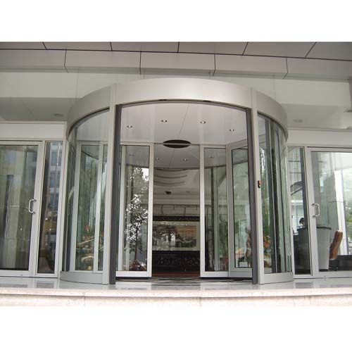 Porta giratória automática de duas asas Yiwan com várias opções de decoração de superfície