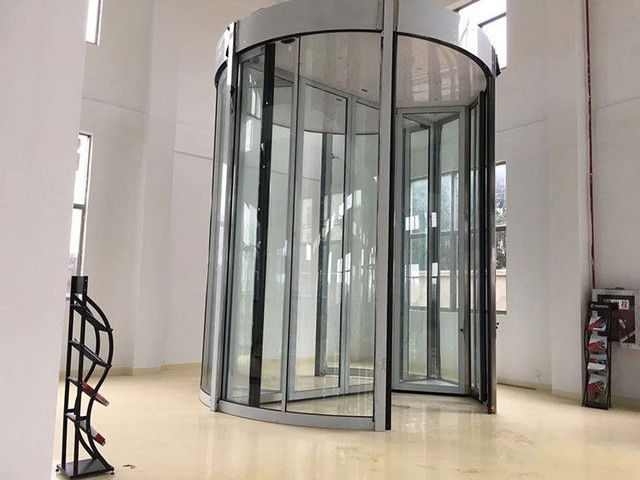 Porta giratória automática de duas asas Yiwan com várias opções de decoração de superfície